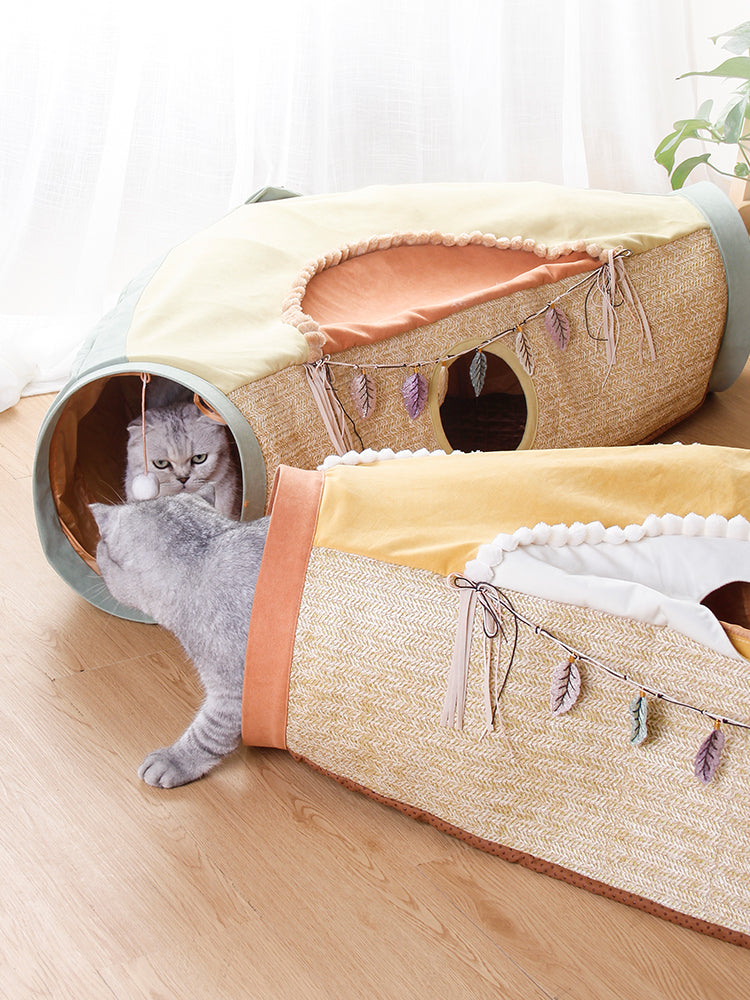 Red Pet Litter Roll Totoro Drill Hole Toy